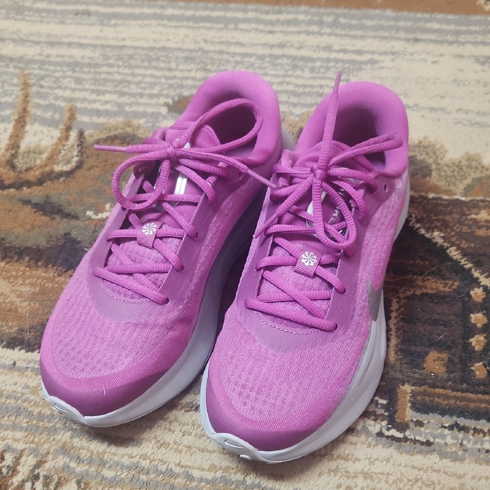 Nike  Jurney Run PRM Women's Vibrant Fusia